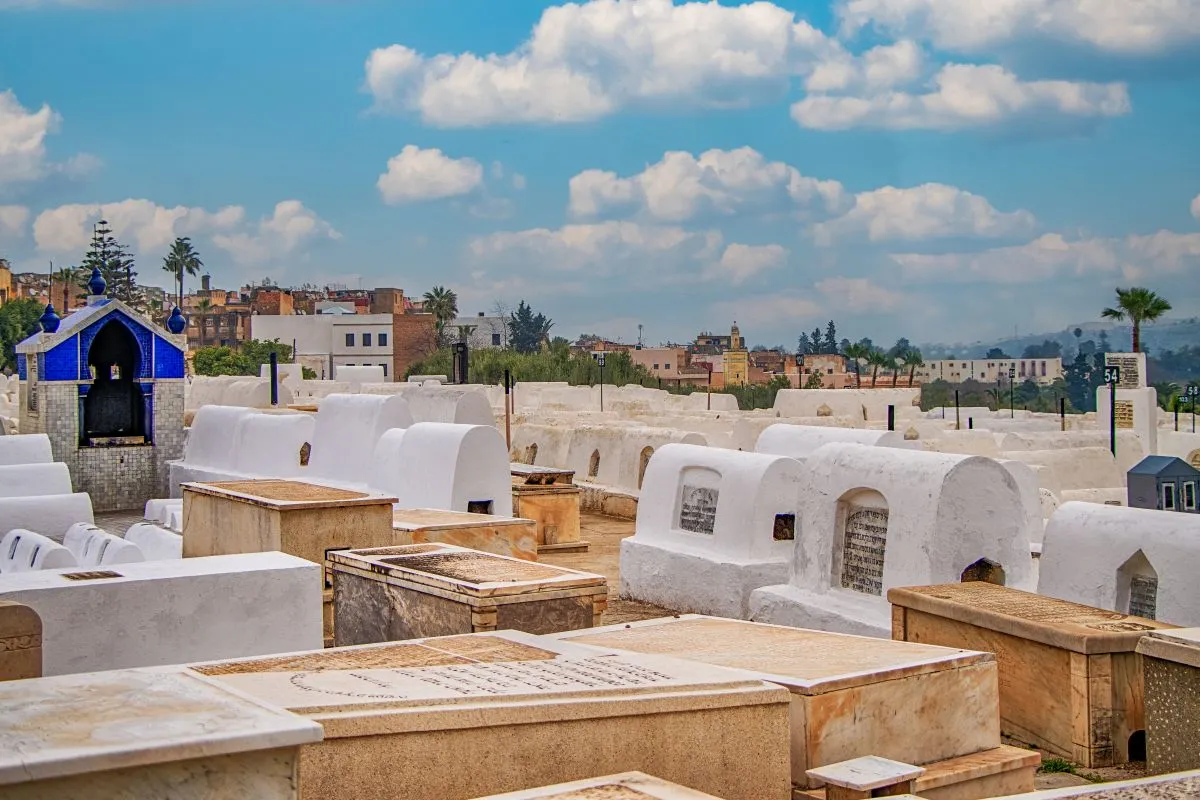 AL-Amanah Islamischer Bestattungsverein Bonn e. V - Trauerfeier - Der historische jüdische Friedhof der Ibn-Danan-Synagoge im jüdischen Viertel in Fes, Marokko, Afrika.