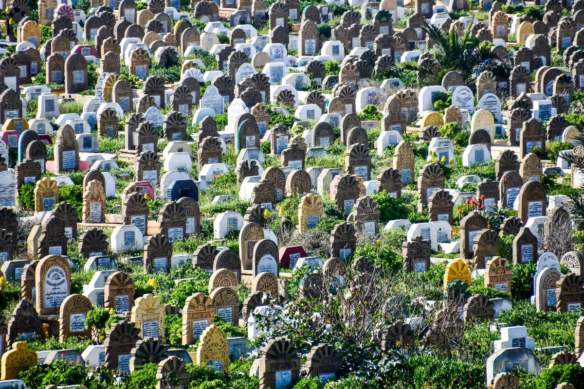 AL-Amanah Islamischer Bestattungsverein Bonn e. V - Trauerfeier - Berühmter Friedhof von Sale Im Hintergrund Rabat bei Sonnenuntergang, Marokko
